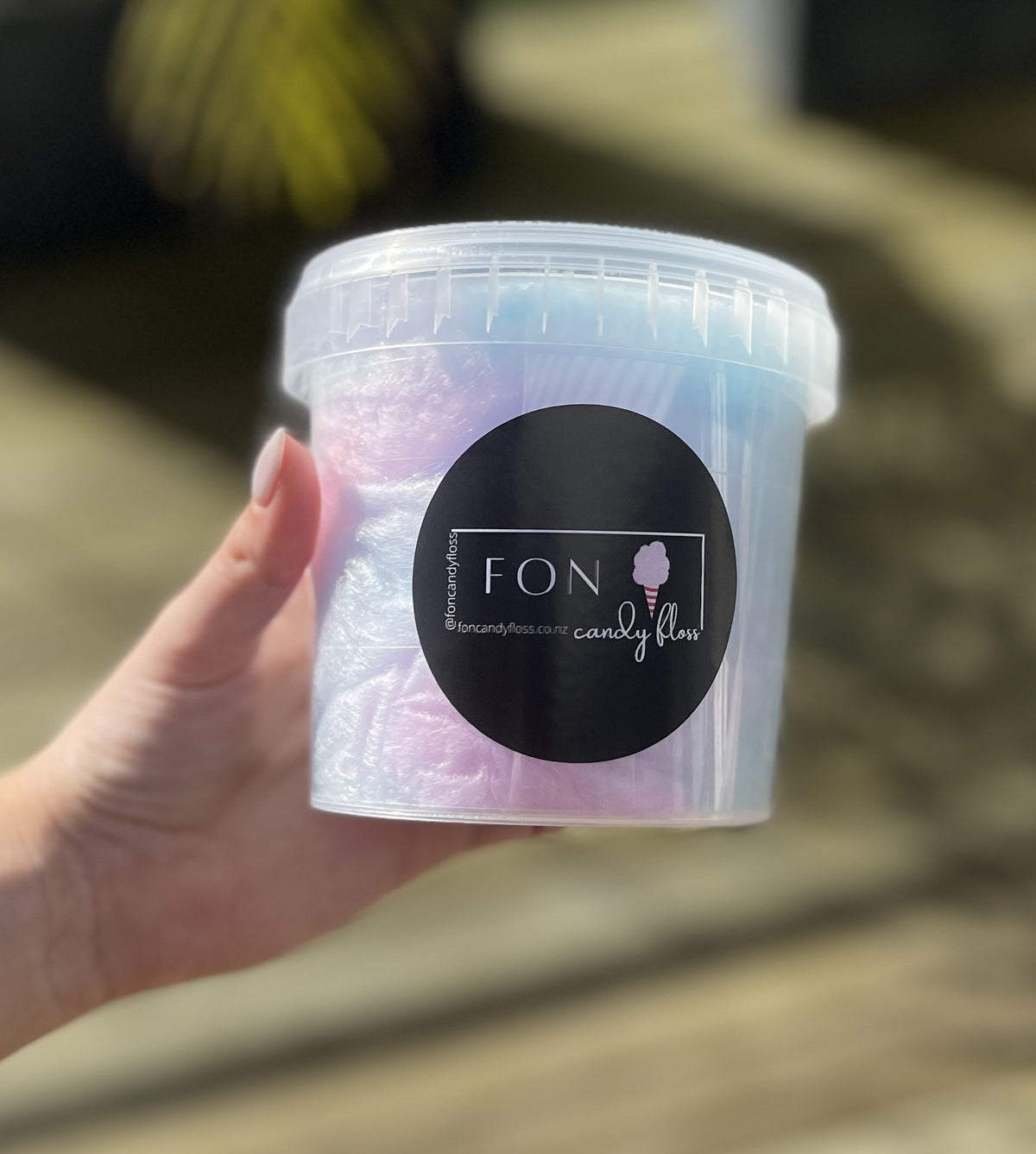 FON candyfloss tub with lid and pink and blue candyfloss
